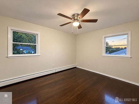 5th image of 125 Bentley Ave