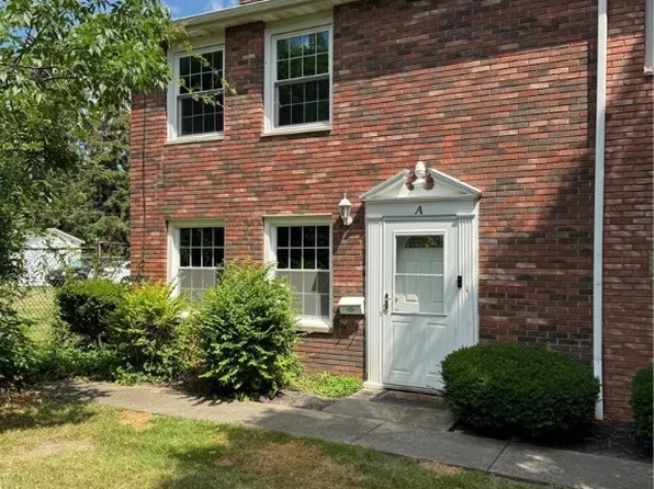 24640 Clareshire Dr #2A, North Olmsted, OH 44070