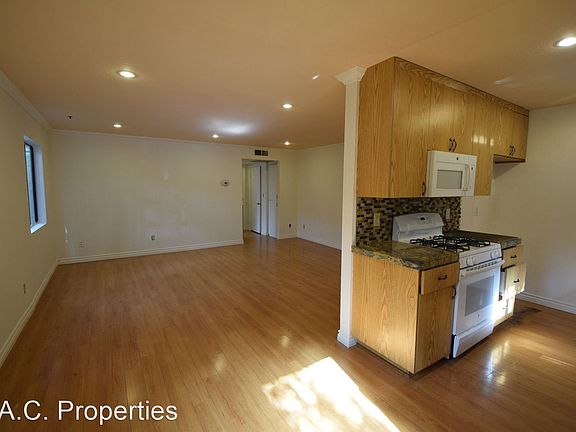 2nd image of 14033 Bessemer St APT 101