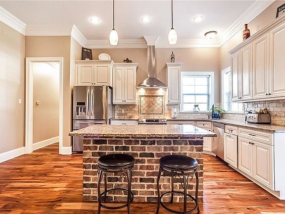 4th image of 221 Highland Crest Dr