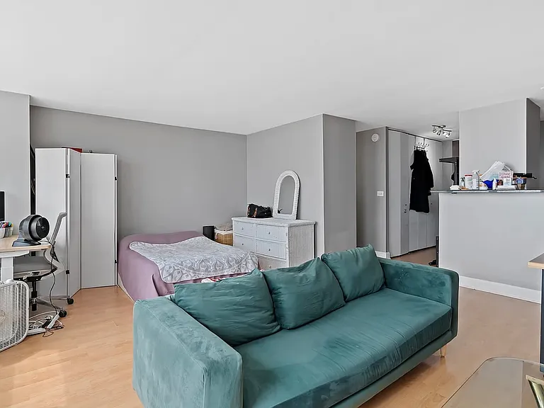 655 W Irving Park Rd #5305 — Photo 3