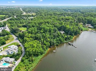 27 Old South River Rd, Edgewater, MD 21037