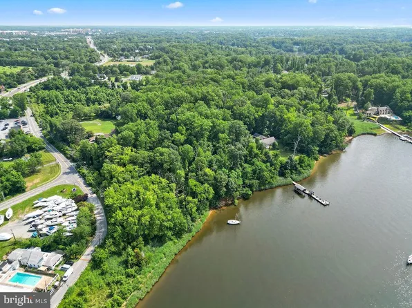 27 Old South River Rd, Edgewater, MD 21037