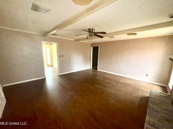 13 Rob Ln, Jackson, MS 39212