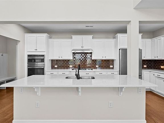 5th image of 808 Blue Moon Ct