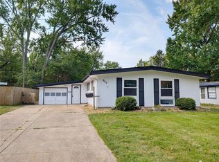 870 Pebble Ln, Florissant, MO 63033