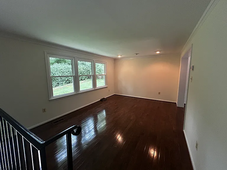 10806 Oldfield Dr — Photo 5
