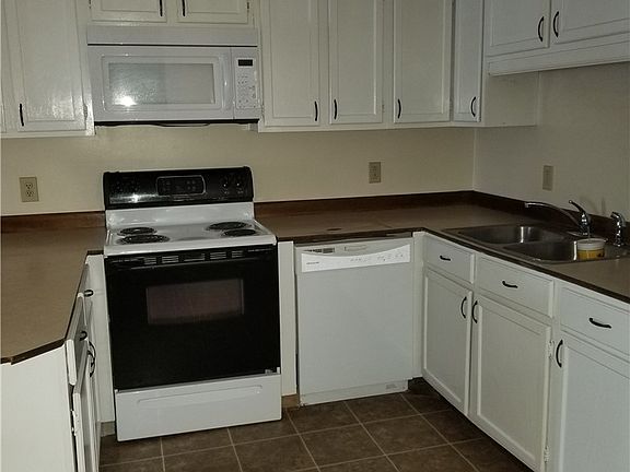 4th image of 2355 Oak St #B