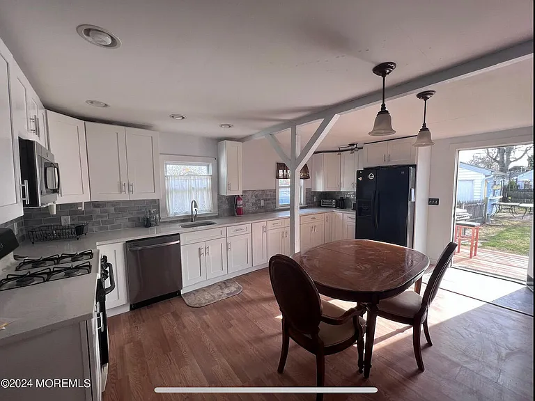 713 18th Ave — Photo 2