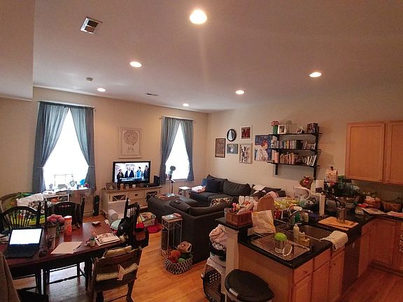 3rd image of 1611 Wallace St #2F