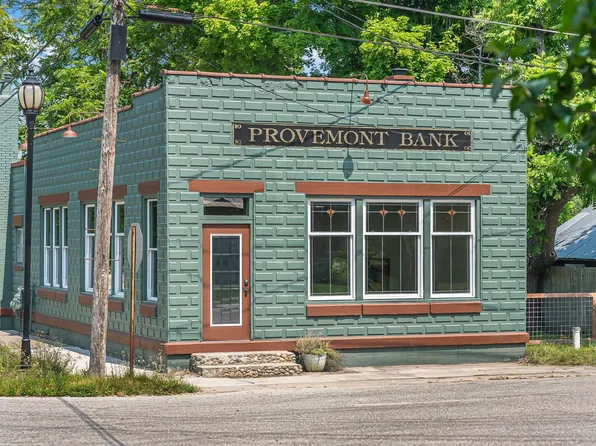 116 W Meinrad St, Lake Leelanau, MI 49653