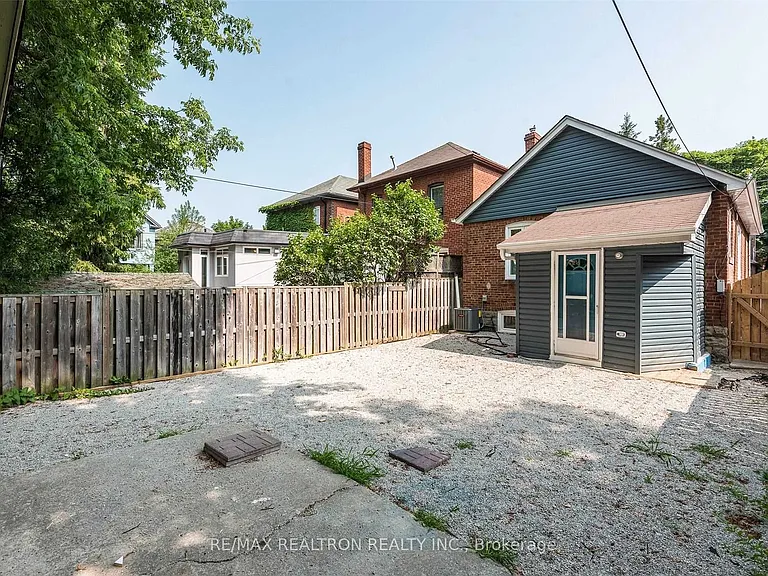 76 Lawrence Ave W — Photo 16