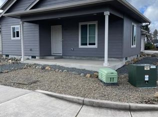 1073 Creswood Dr, Creswell, OR 97426