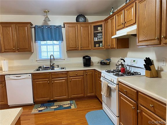 4th image of 2324 Johnson Pl