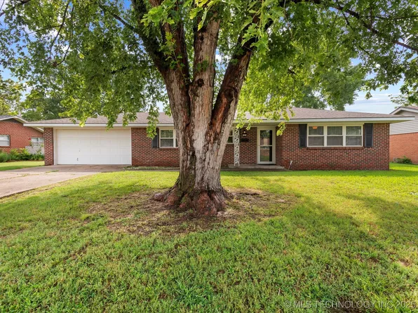 404 S Barclay Ave, Dewey, OK 74029