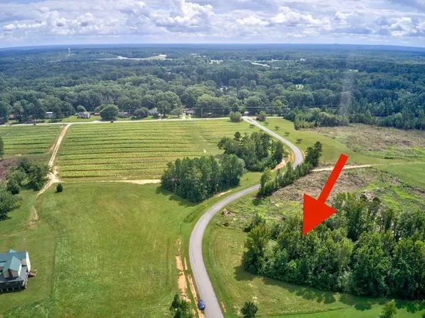 16 Grace Stone Dr, Clarksville, VA 23927