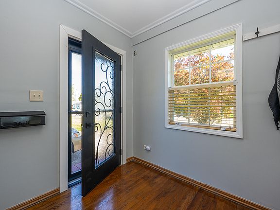 2nd image of 608 Magnolia