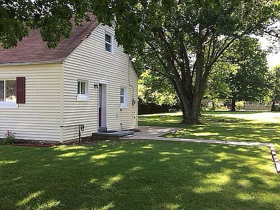 4th image of 2396 Rhoads Ave