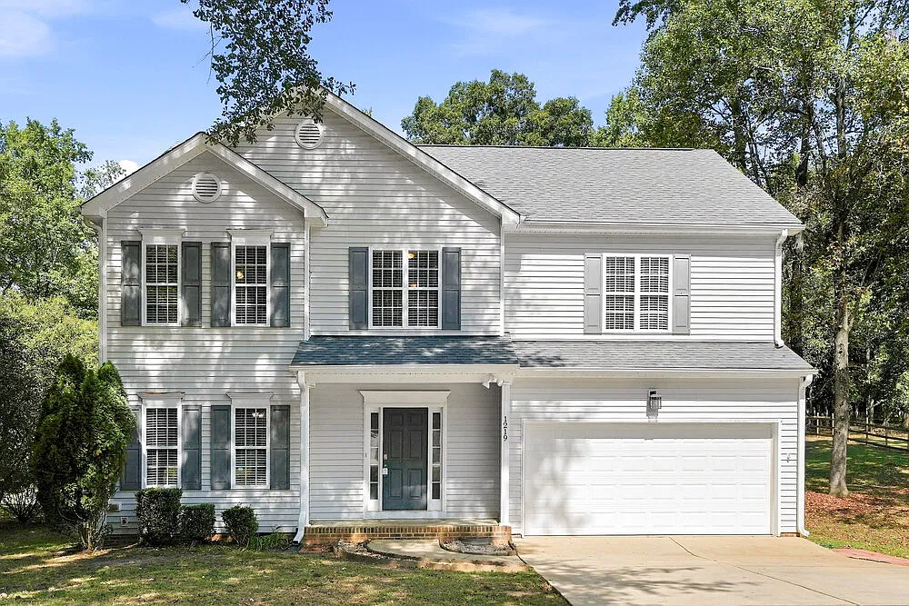4 bed, 2.5 bath, 2520 sqft, $2,110 — Photo 1