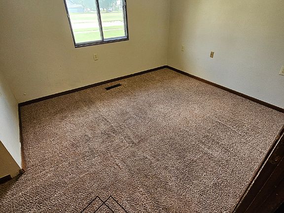 5th image of 102 8th Ave NW #3-C