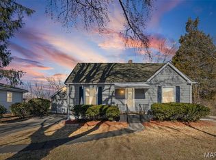 231 Parkway Dr, Swansea, IL 62226