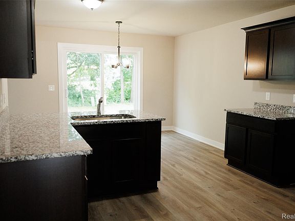 5th image of 20220 Finley St