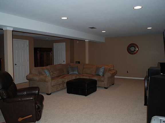 5th image of 10782 Washtenaw Dr