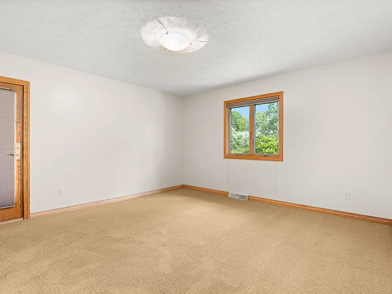 2427 Reynolds Manor Dr #0 — Photo 18