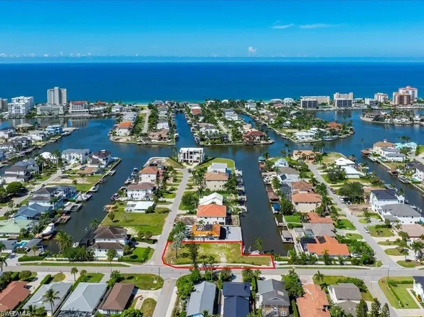 10337 Vanderbilt DR, NAPLES, FL 34108