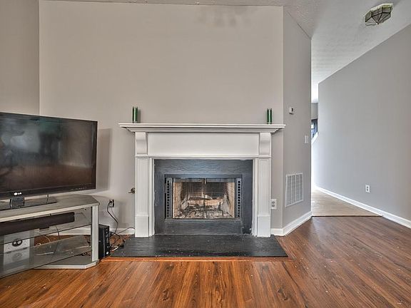 2nd image of 143 Haven Oak Way