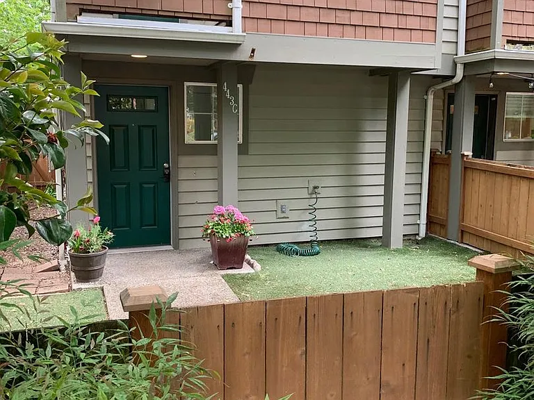 443 NE Ravenna Blvd #C — Photo 2
