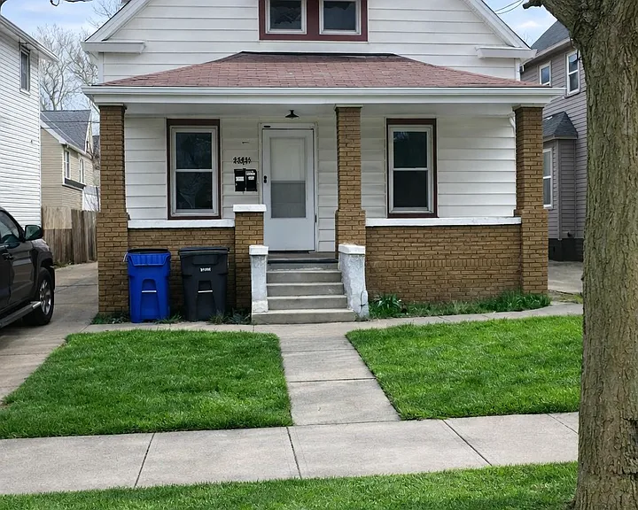 2219 W 103rd St — Photo 1