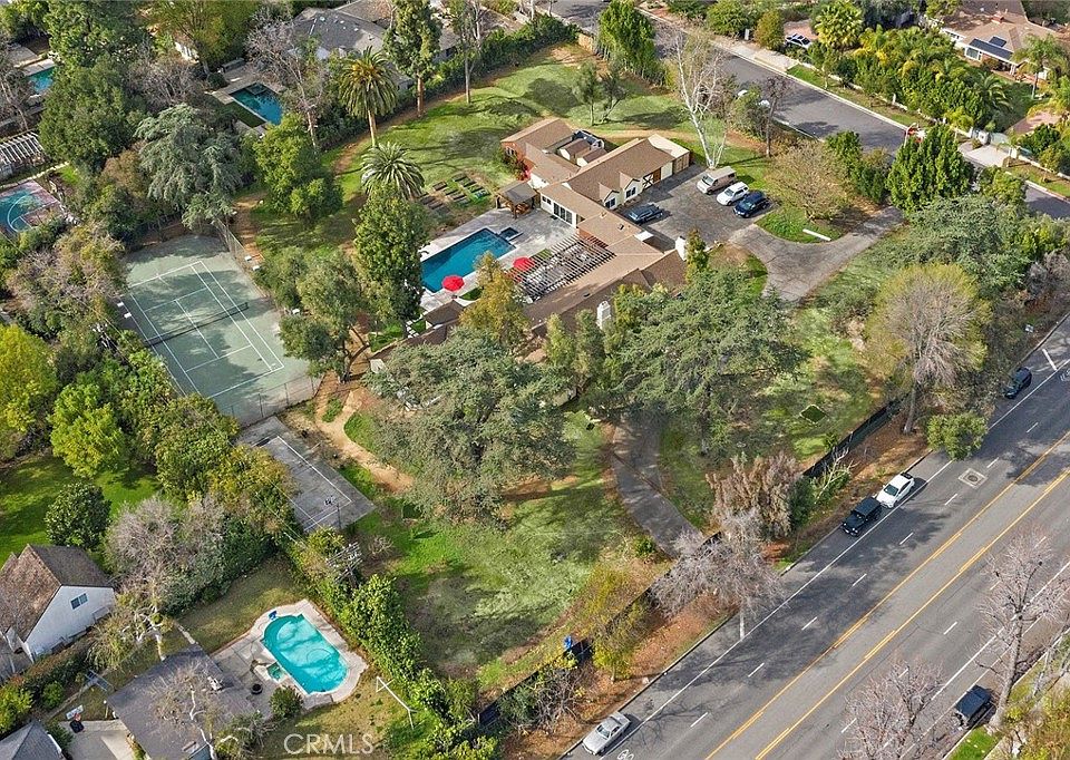 1st image of 5247 Woodman Ave