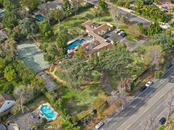5247 Woodman Ave, Van Nuys, CA 91401