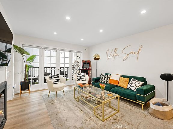 2nd image of 906 N Doheny Dr APT 318