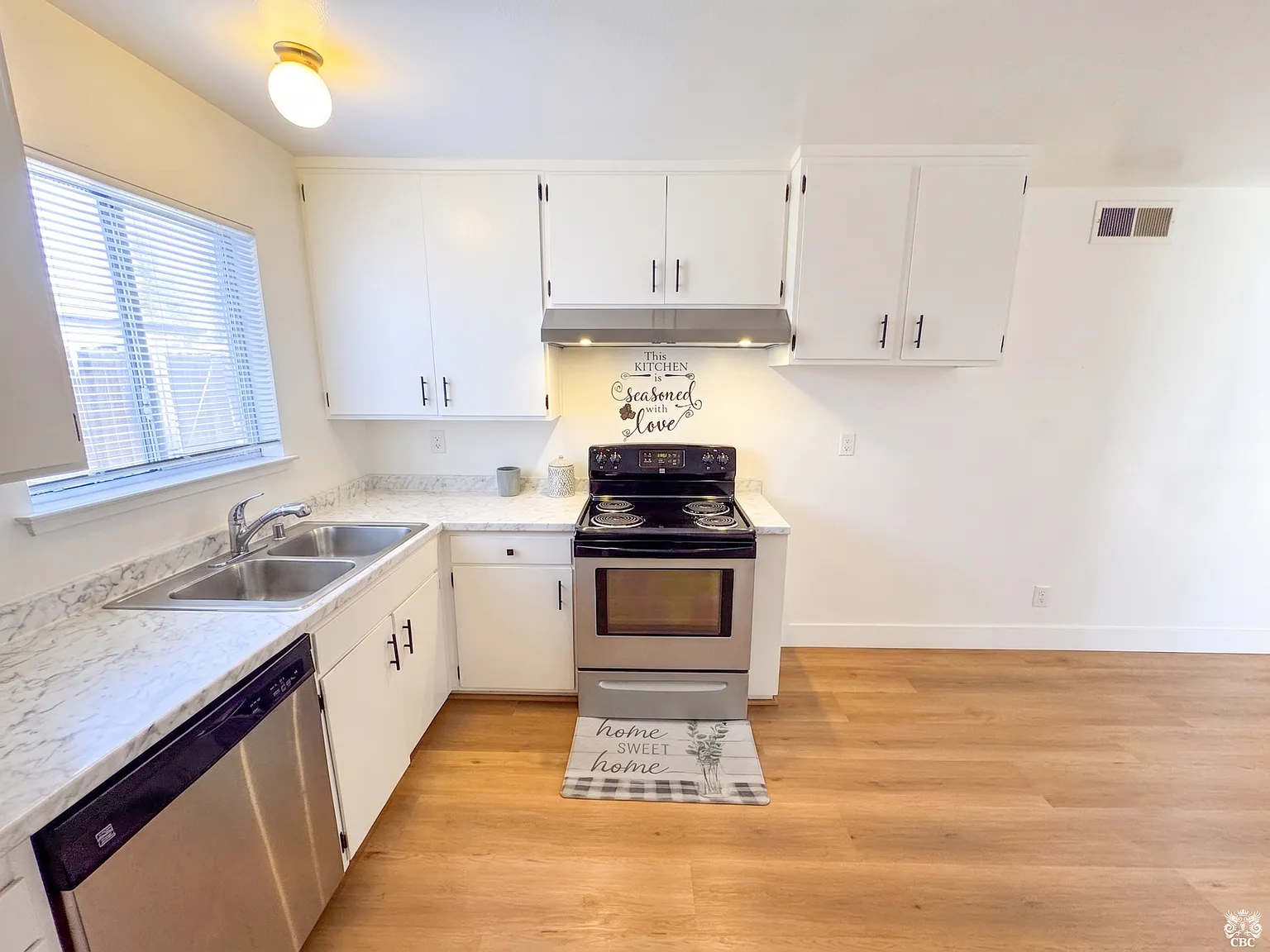 3 bed, 1393 sqft, $2,500 — Photo 2