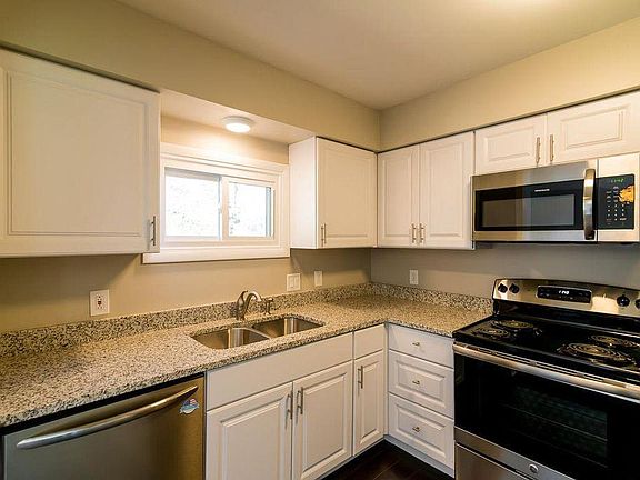 5th image of 500 Doral Country Dr