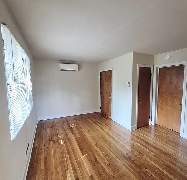 3230 W Grace St #6 — Photo 5