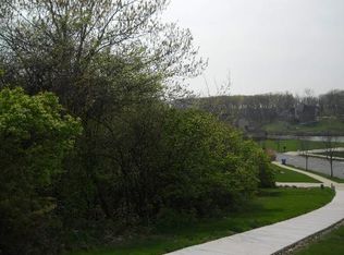907 Mary Ellen Dr, Crown Point, IN 46307