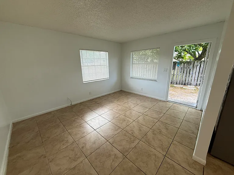 1941 NW 14th Ave #D — Photo 10
