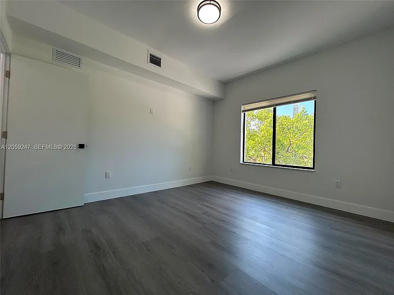 638 SW 21st Ave #4 — Photo 8