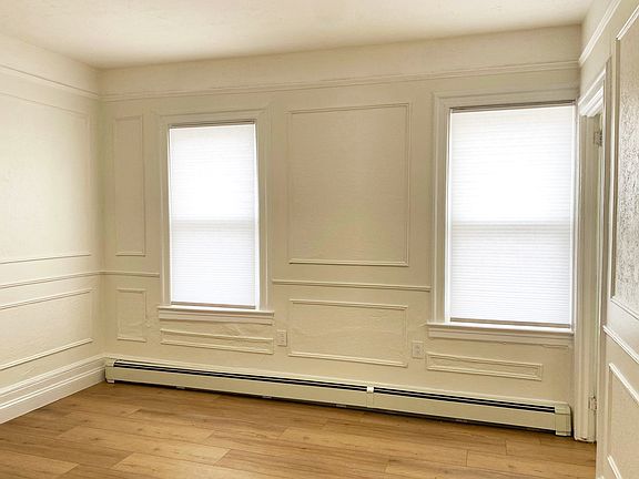 3rd image of 439 Warburton Ave #3
