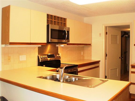 5th image of 782 Williamsburg Cir