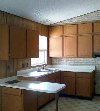 3rd image of 2404 Rosewood Ln