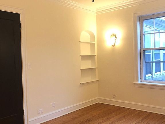 3rd image of 5547 N Lakewood Ave APT 3B