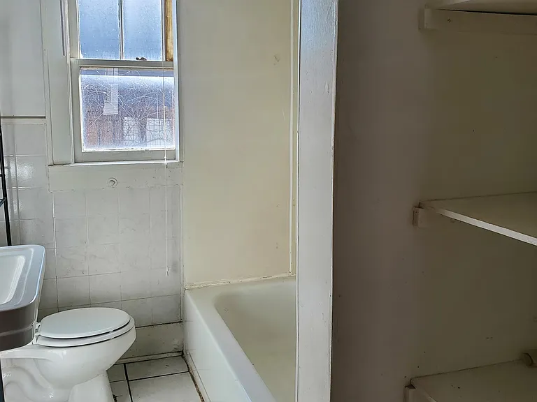 1009 N Grand Ave — Photo 5