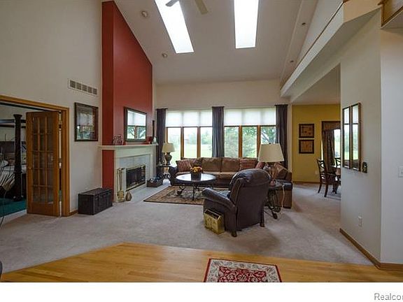 5th image of 325 Nairn Cir