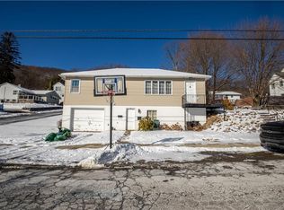 105 W Laurel Ave, Pen Argyl, PA 18072