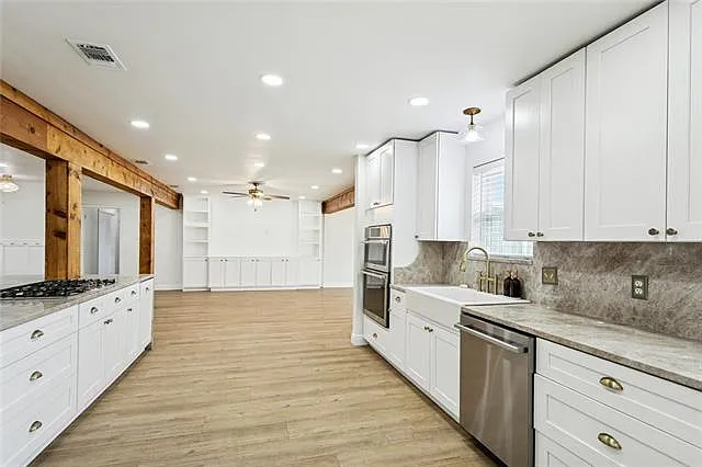 110 N Dabney Dr — Photo 11