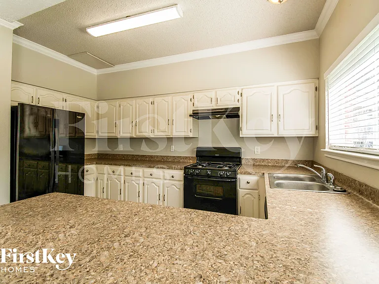 1219 Catskill Dr — Photo 7